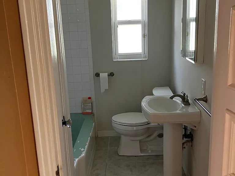 736 Easton Dr — Photo 4