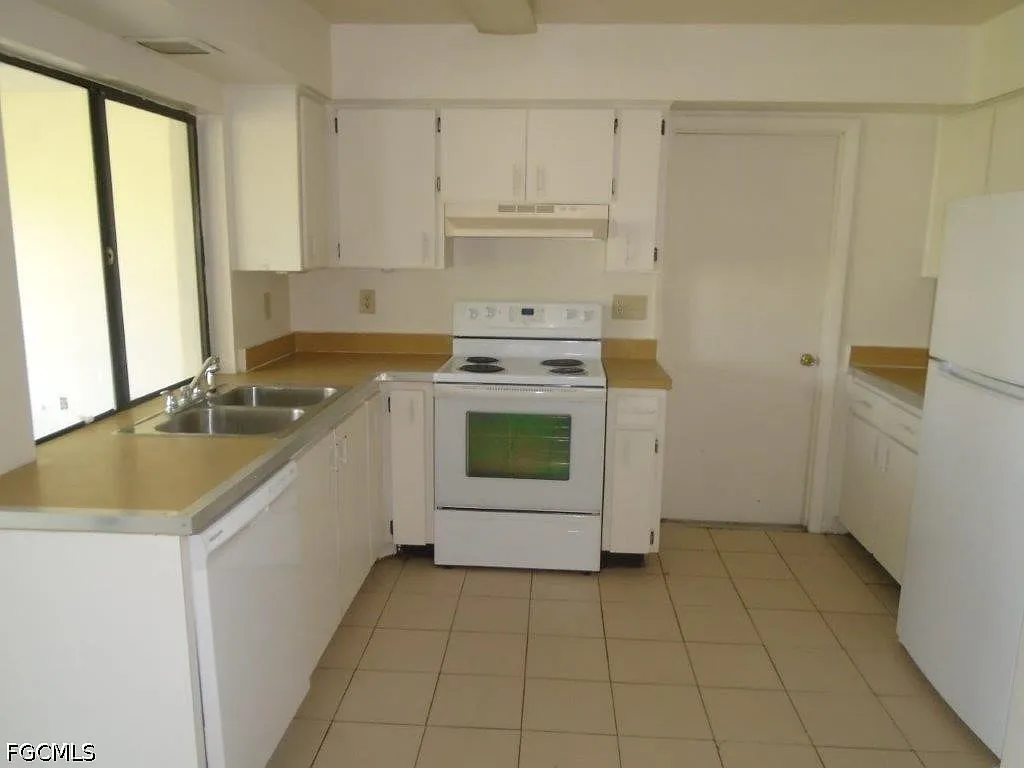 3 bed, 2.0 bath, 1206 sqft, $1,550 — Photo 3