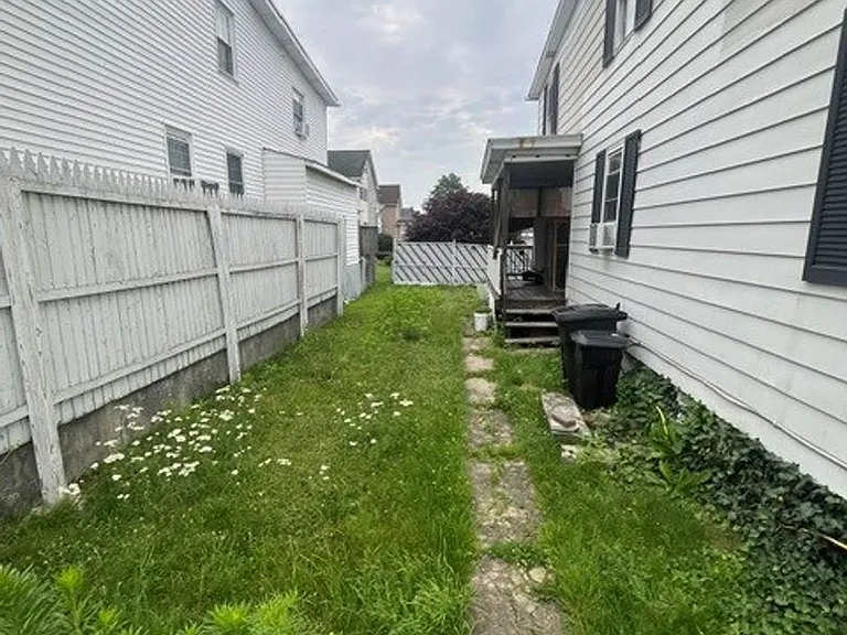 113 S Chestnut St — Photo 2