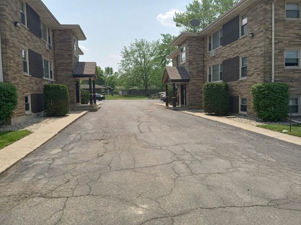33 W Grand Ave