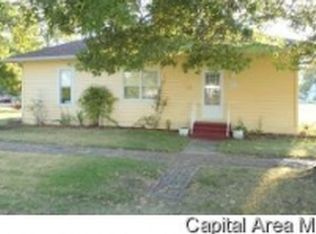 221 N Douglas St, Owaneco, IL 62555