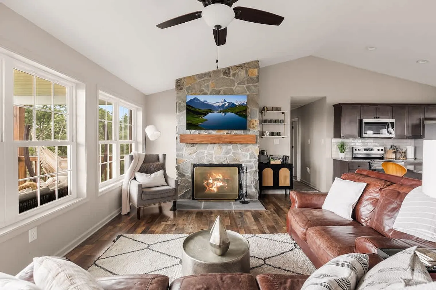4 bed, 3.0 bath, $5,353 — Photo 2