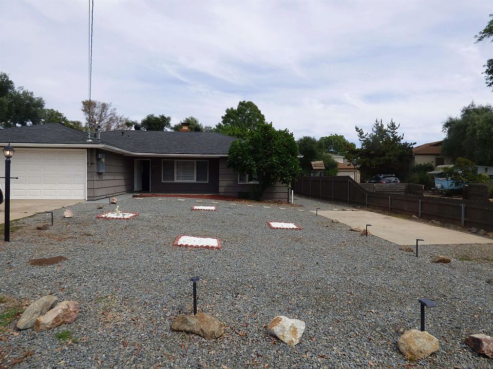 1st image of 4015 Calavo Dr
