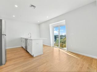 142 Chelsea St #5, Boston, MA 02128