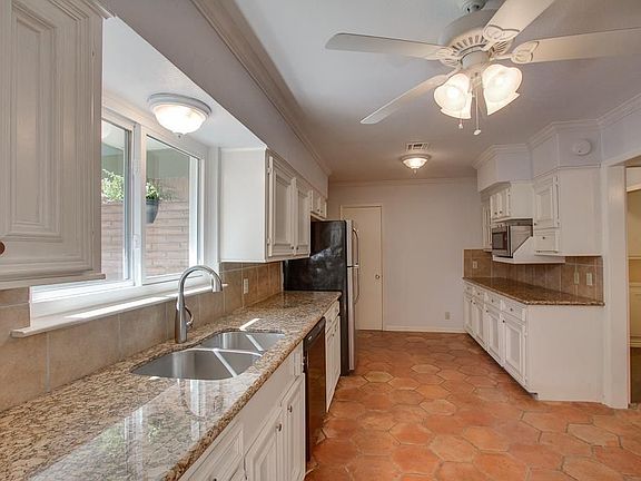 4th image of 10010 Westview Dr