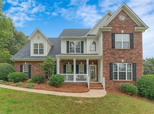 6414 Longview Ln, Hickory, NC 28601