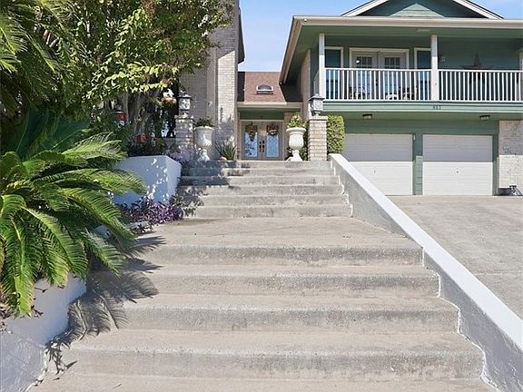 4th image of 857 Cliff Dr