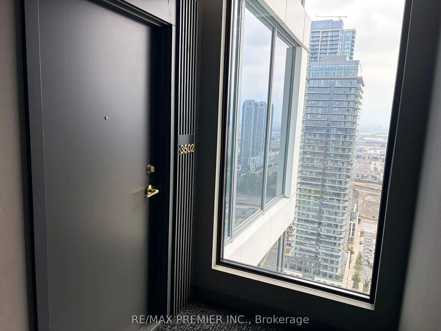 3 bed, $3,000 — Photo 2