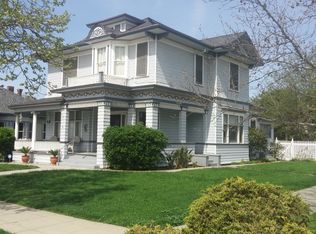 130 E 11th St, Hanford, CA