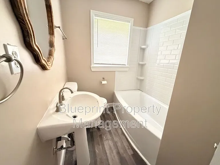 1600 Holbrook Ave — Photo 5