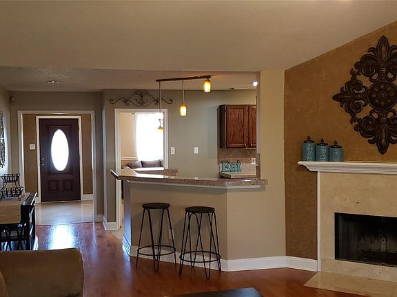 5th image of 205 Sharnoll Cir