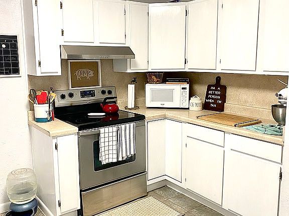 3rd image of 408 W Arapaho Ave