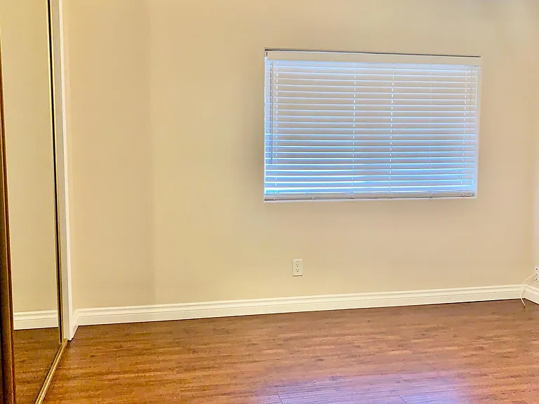4143 Clairemont Dr — Photo 5