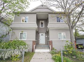 72 Kensington Ave, Springfield, MA