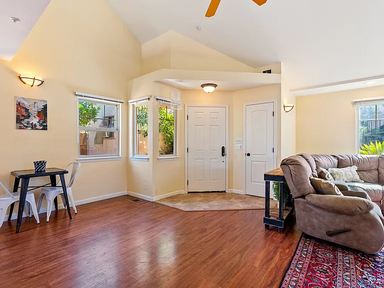 1310 Peach St — Photo 8