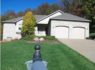 2369 Oak Meadow Ln, Zanesville, OH 43701