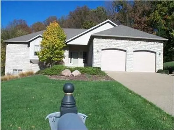 2369 Oak Meadow Ln, Zanesville, OH 43701