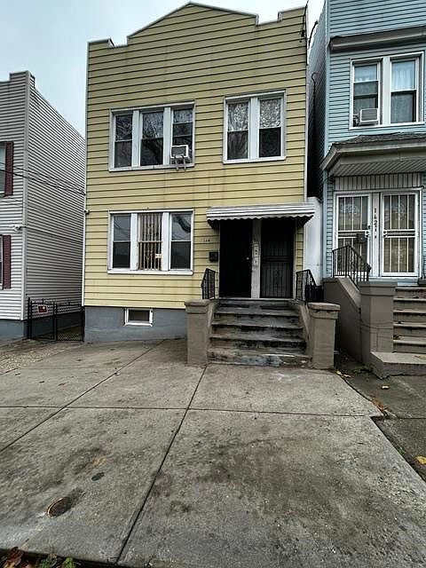1st image of 164 Carlton Ave Floor 1