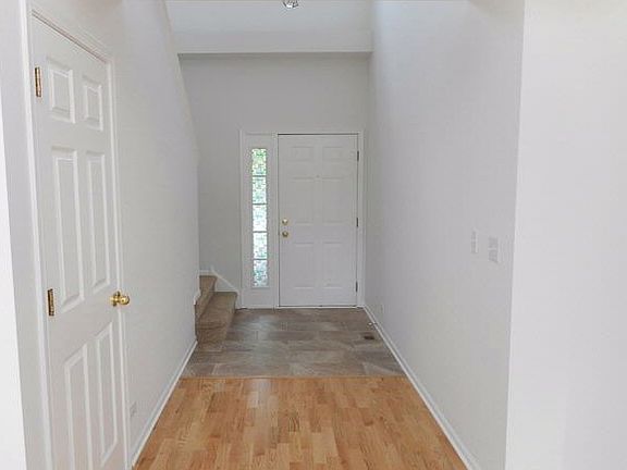 2nd image of 956 Huntington Dr #956