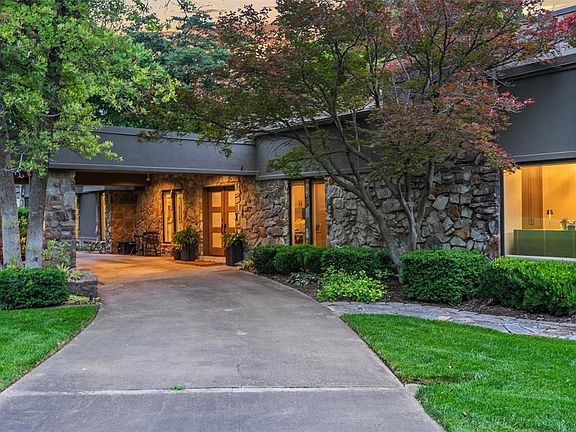 4th image of 3409 Carriage Way
