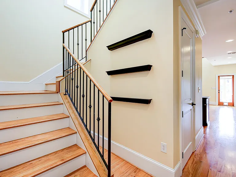 629 4th St NE #3 — Photo 4