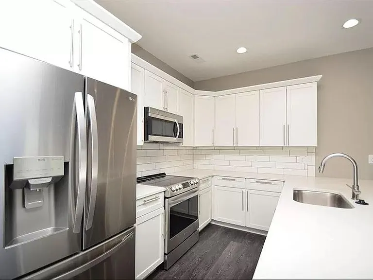 660 SE Greyson Ln — Photo 8