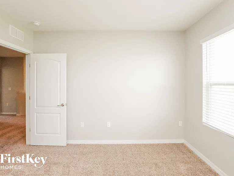 465 Noble Ave — Photo 12