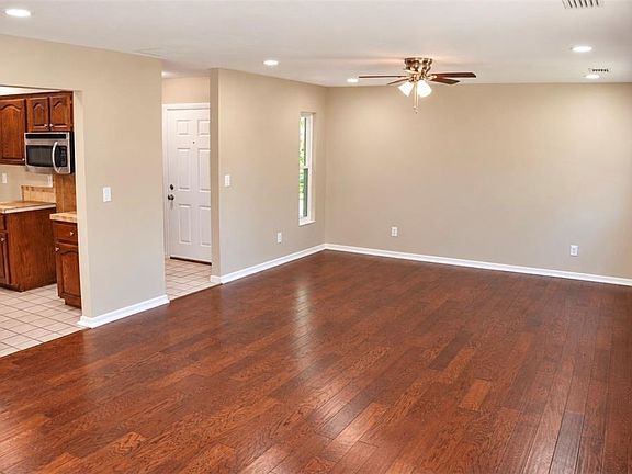 5th image of 25 EMERALD COURT