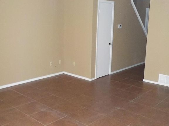 3rd image of 1028 Southmoor Dr