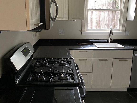 4th image of 4301 Caswell Ave