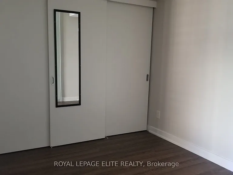 110 Charles St E #1211 — Photo 8