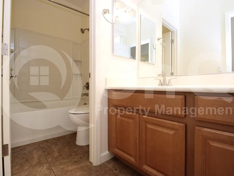4535 S Ellesmere St — Photo 18