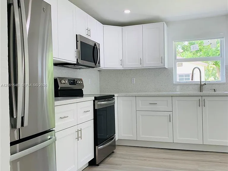 5441 NW 174th Dr — Photo 3
