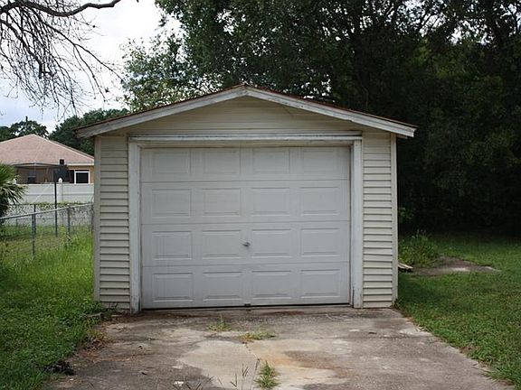 3rd image of 512 Oak St