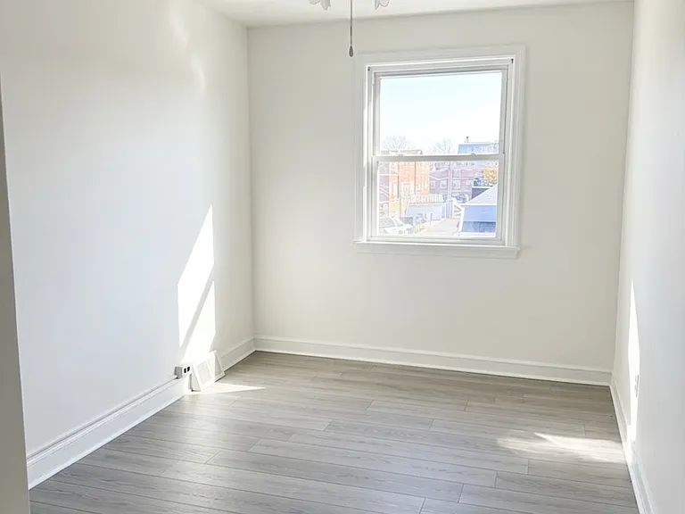 2206 Knorr St — Photo 7