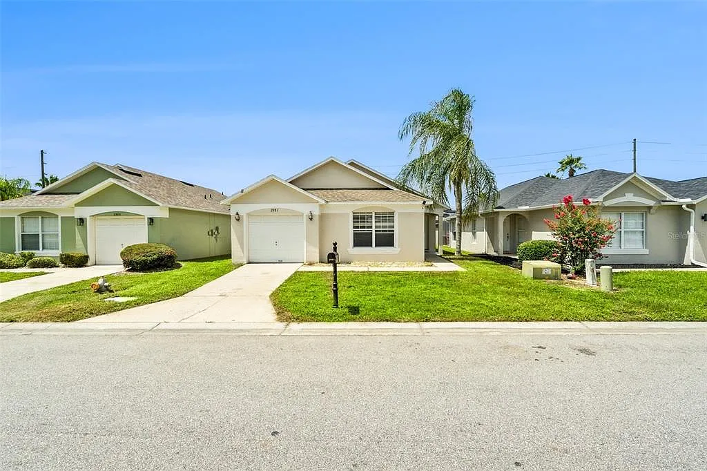 3 bed, 2.0 bath, 1130 sqft, $2,100 — Photo 1