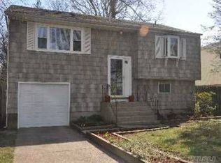 14 Bennington St, Melville, NY 11747
