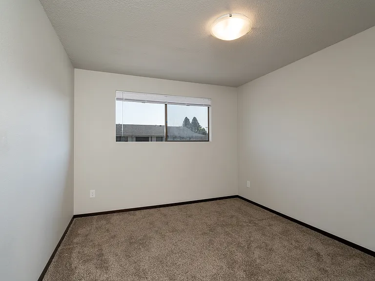 Sunset West Apartments — Photo 6