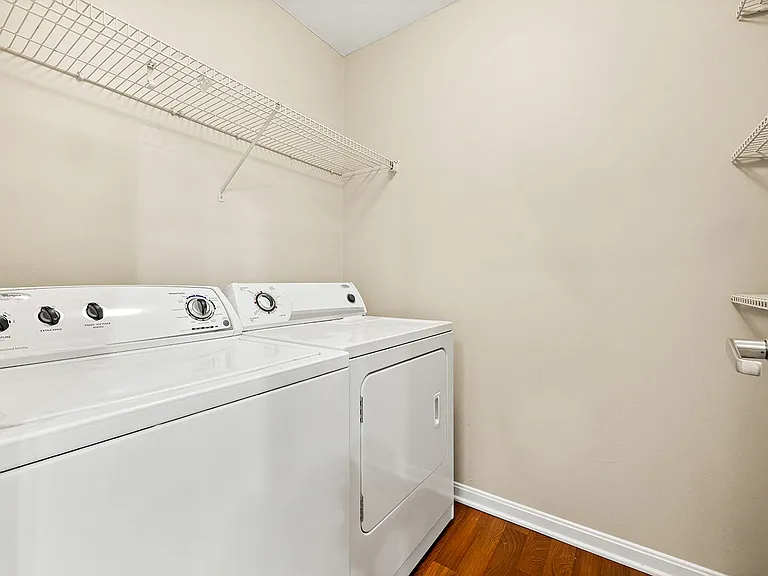 Tremont Pointe Apartments — Photo 8