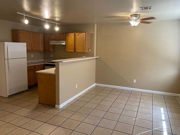 4th image of 1921 Summerville St Unit 101
