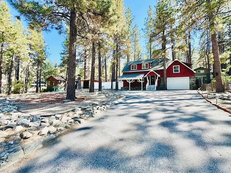 1155 Lark Dr — Photo 1