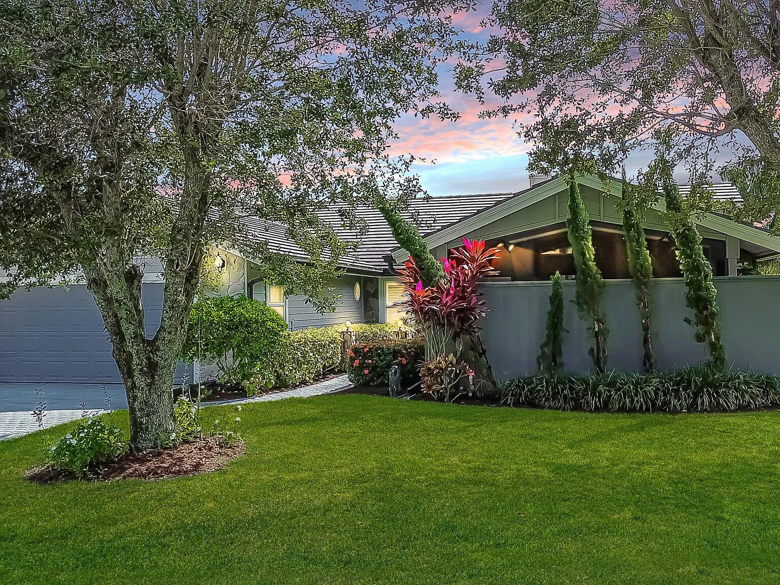 3 bed, 2.5 bath, 2440 sqft, $3,200 — Photo 1