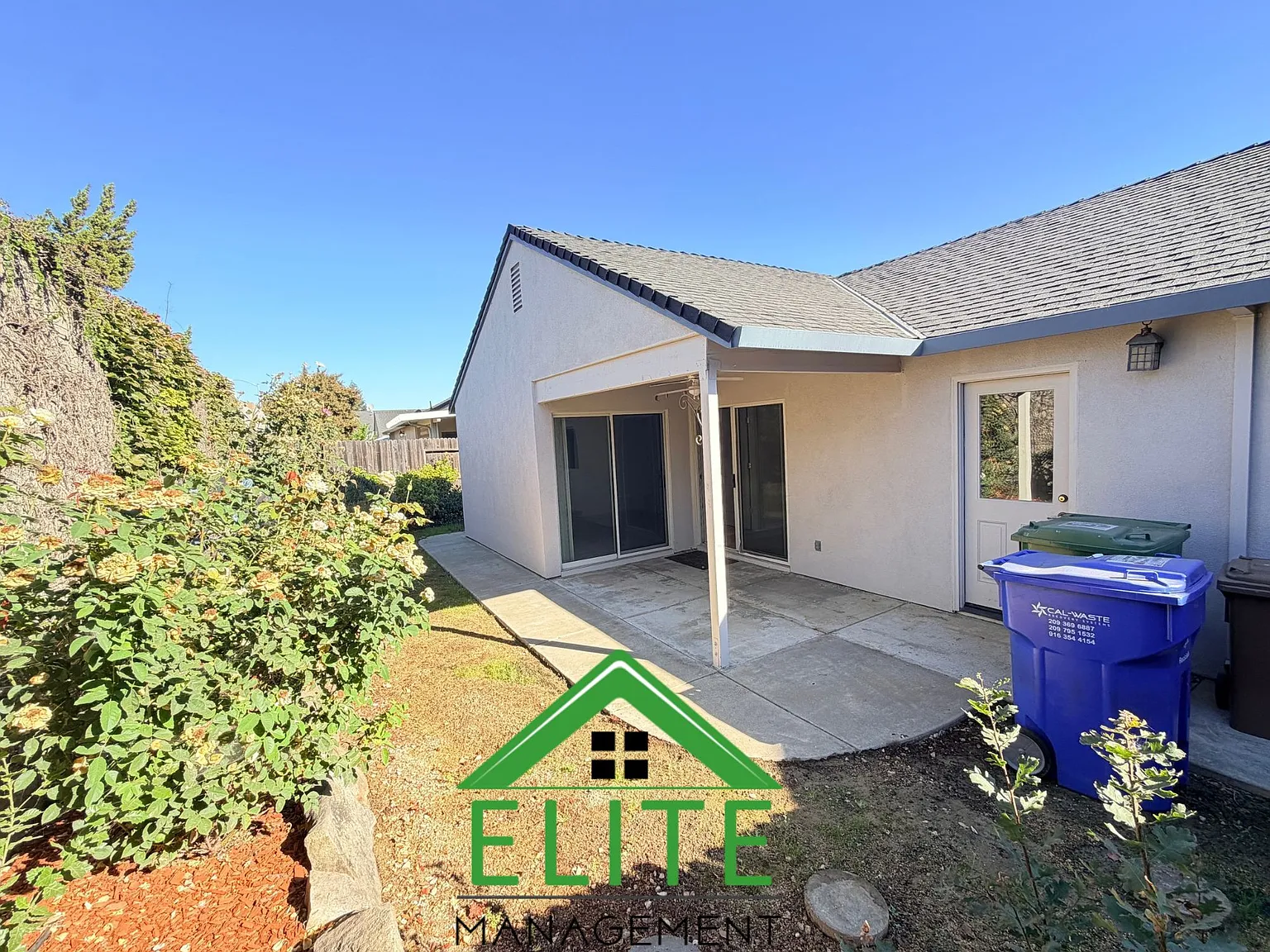 1 bed, 1.5 bath, 944 sqft, $2,100 — Photo 2