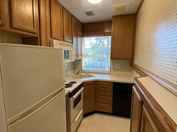 5th image of 819 S Alfred St #3
