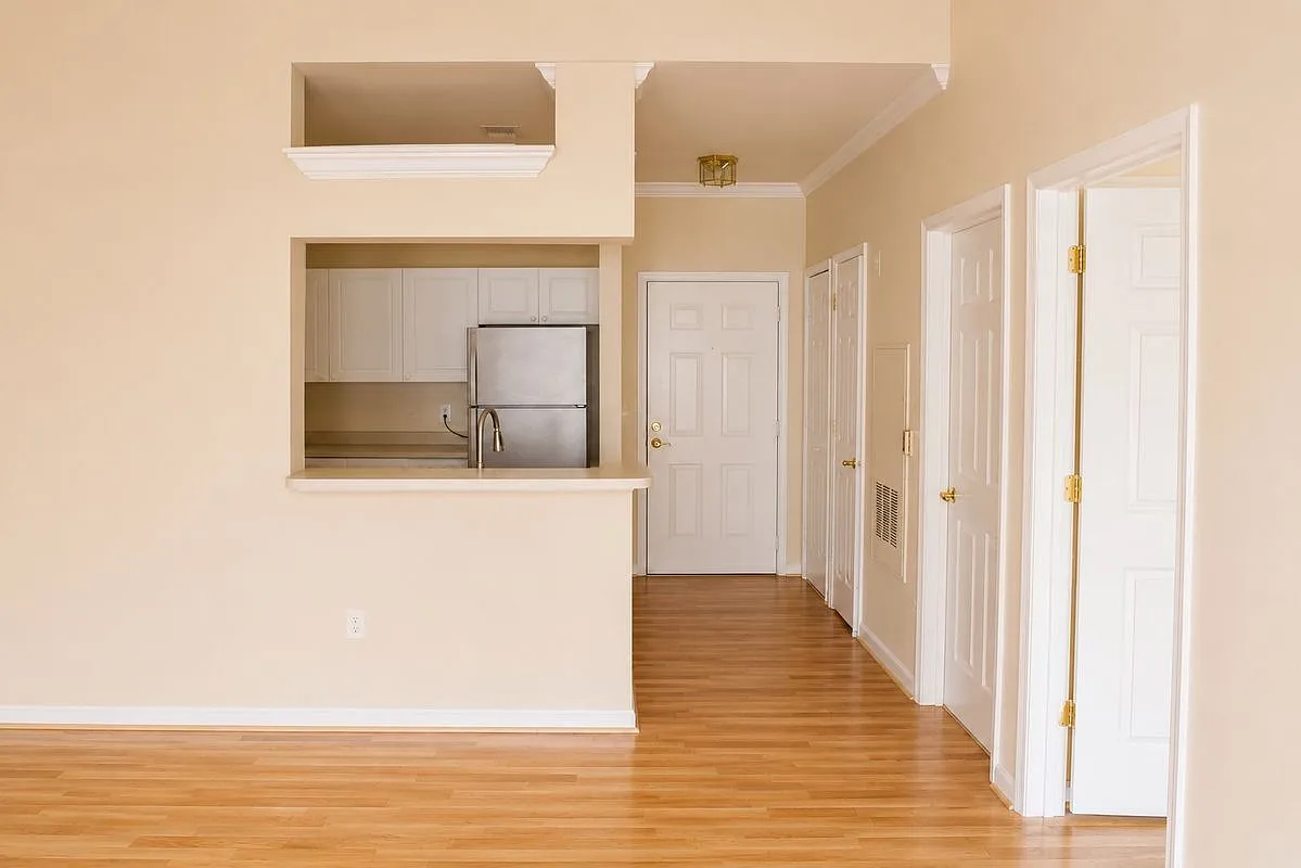 1 bed, 1.0 bath, 726 sqft, $2,000 — Photo 1