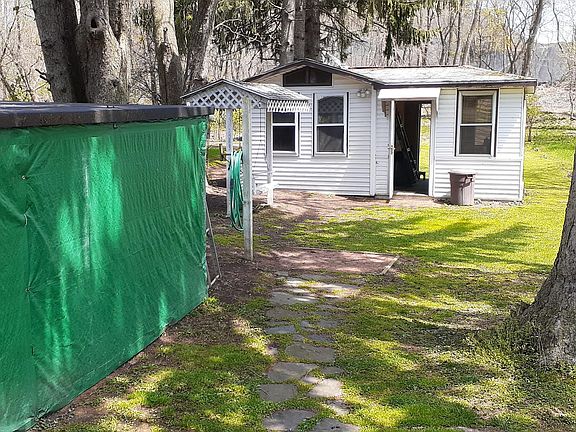 3rd image of 493 Slocum St
