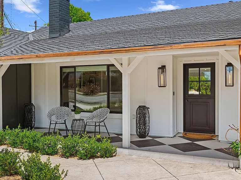 2402 Calle Montilla — Photo 2