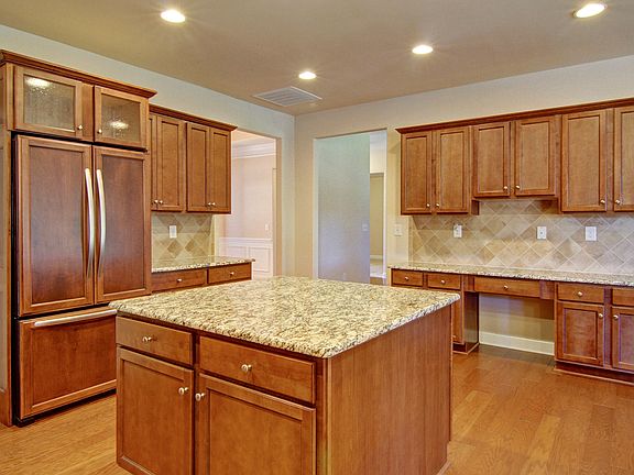 4th image of 229 Mills Plantation Cir