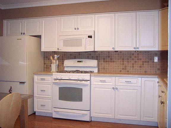 Kitchen, tile backsplash