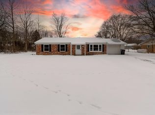 8367 Douglas Rd, Lambertville, MI 48144